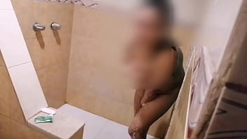Nahuling Filipina sa Shower Habang Kinakantot ng Tiyuhin niya