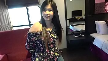 Ang asawa niya pero pinutukan ko pa rin sa loob