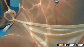 Dalawa Masiglang Filipina Naglalaro Sa Pool Hanggang Umabot Sa Rurok