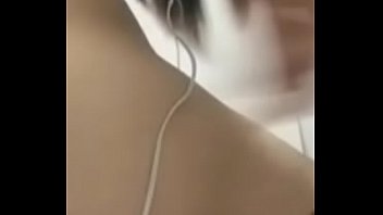 Petite Pinay Naglalaro Ng Basang Puke Sa Harap Ng Camera